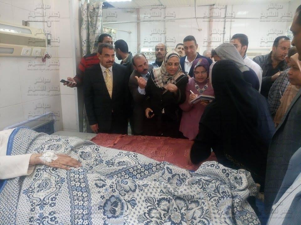  بالصور : وكيل صحة كفر الشيخ والسكرتير العام بالمحافظة يتابعان حالات المصابين بالمستشفى العام 