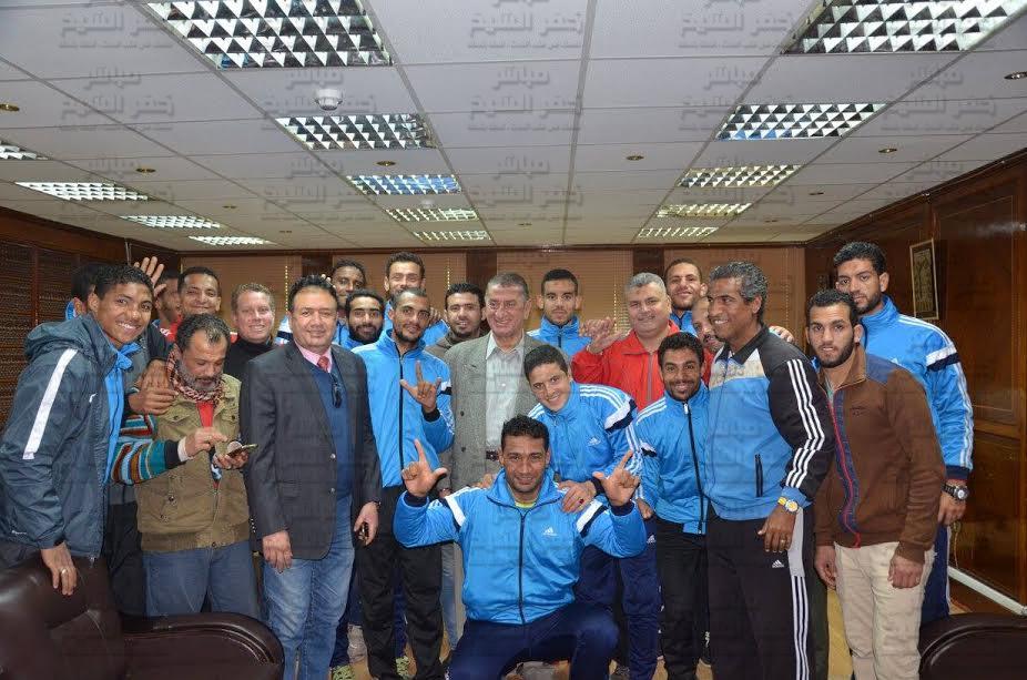  بالصور| محافظ كفر الشيخ يلتقى فريق كرة القدم للصم والبكم 