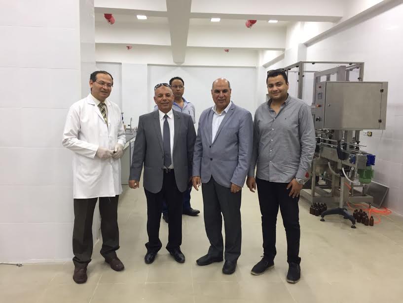  بالصور.. رئيسا جامعة كفر الشيخ والمتوسط يتفقدان مصنع الأدوية بكلية الصيدلة