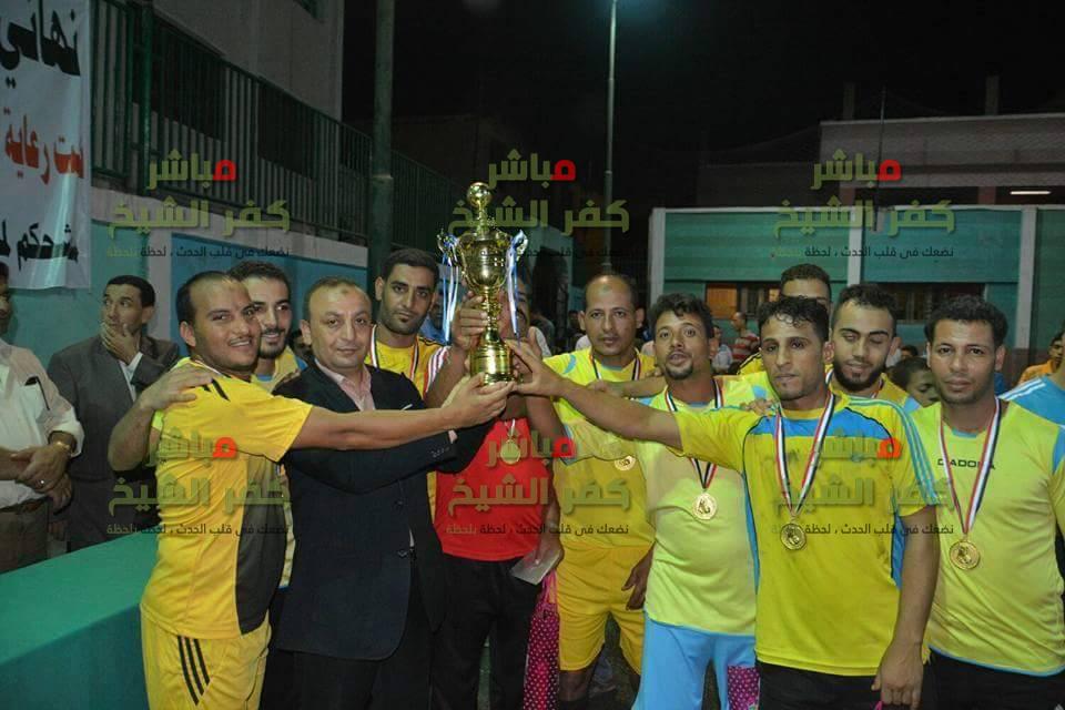  بالصور مرشح يقيم دورة رياضية ل 25 فريق بكفر الشيخ  