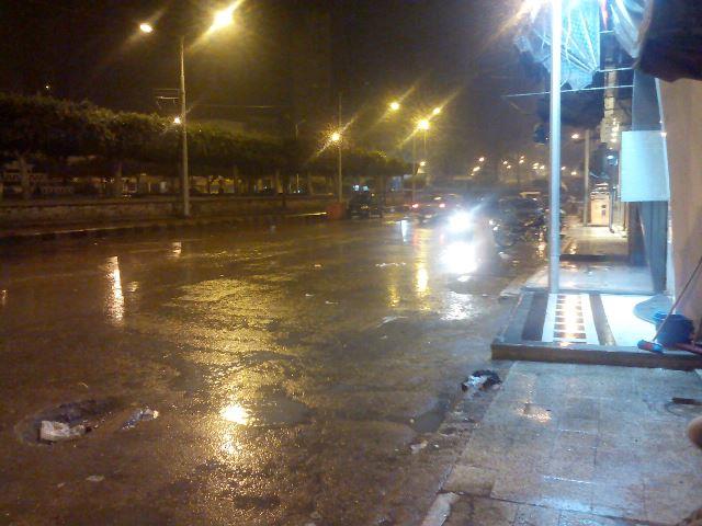  استمرار هطول الامطار بغزارة على مدن وقرى كفر الشيخ وانقطاع الكهرباء