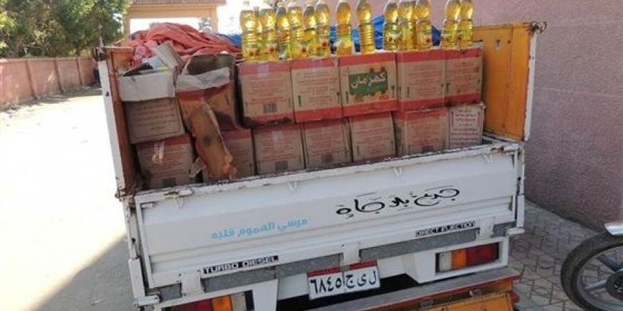  ضبط 147 كرتونة زيت طعام قبل بيعها فى السوق السوداء بكفر الشيخ