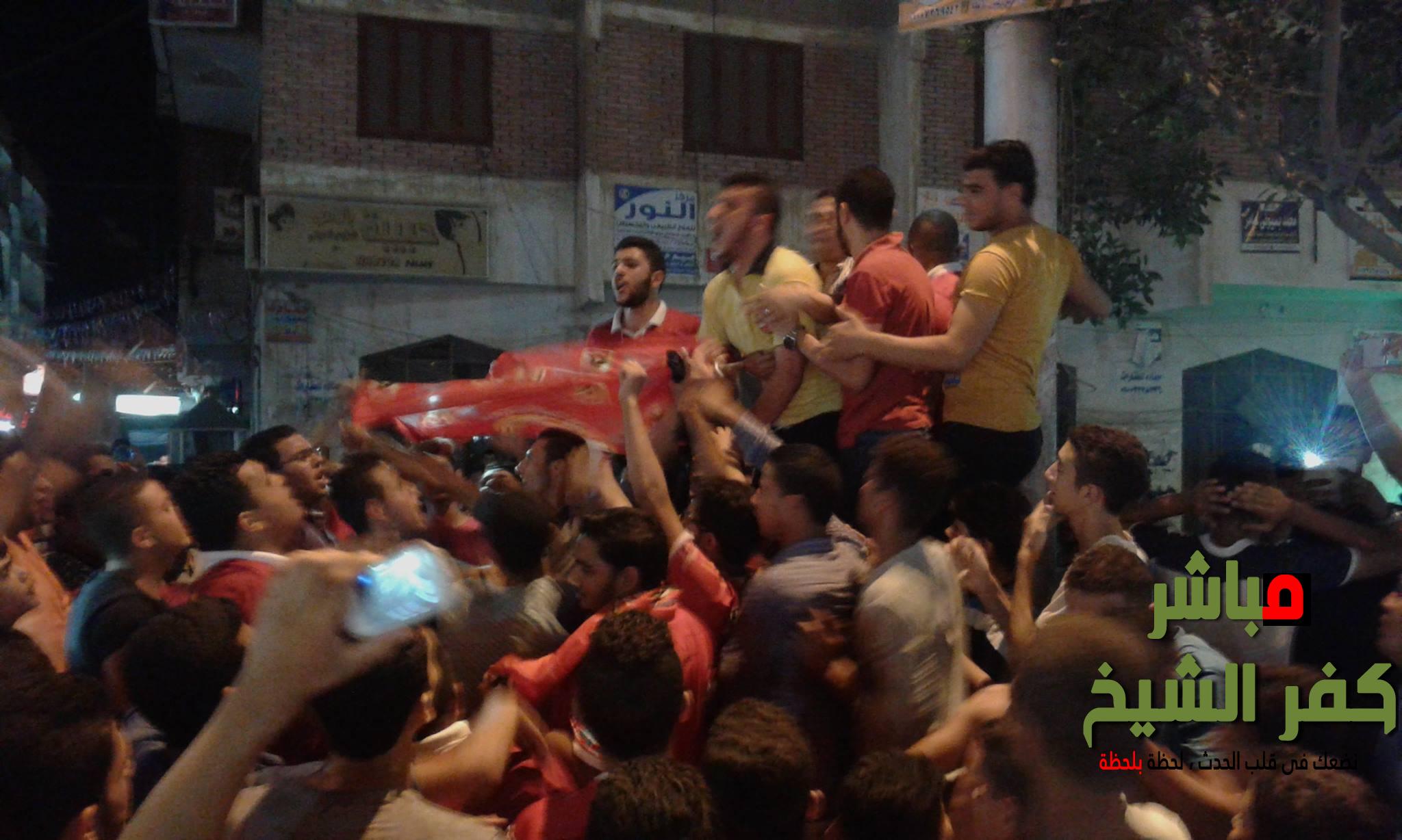  بالصور المئات من مشجعي الأهلي يحتفلون بفوزه بكفرالشيخ 