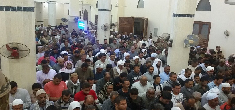  الآلاف يشيعون جثمان شهيد «فندق العريش» بمسقط رأسه في كفر الشيخ