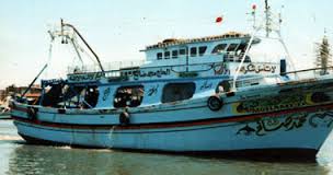  نيابة رشيد تقرر حبس طاقم مركب الصيد العائدة من ليبيا عقب غرض 32 من الصيادين 