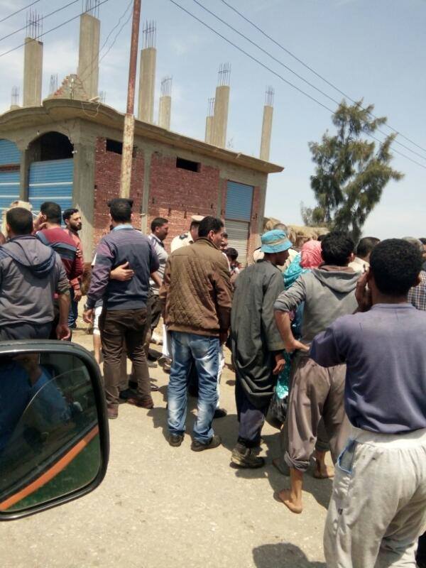  إصابة 5 أشخاص بحالات إغماء فى حريق قرية فدان الفقي بسيدى سالم 
