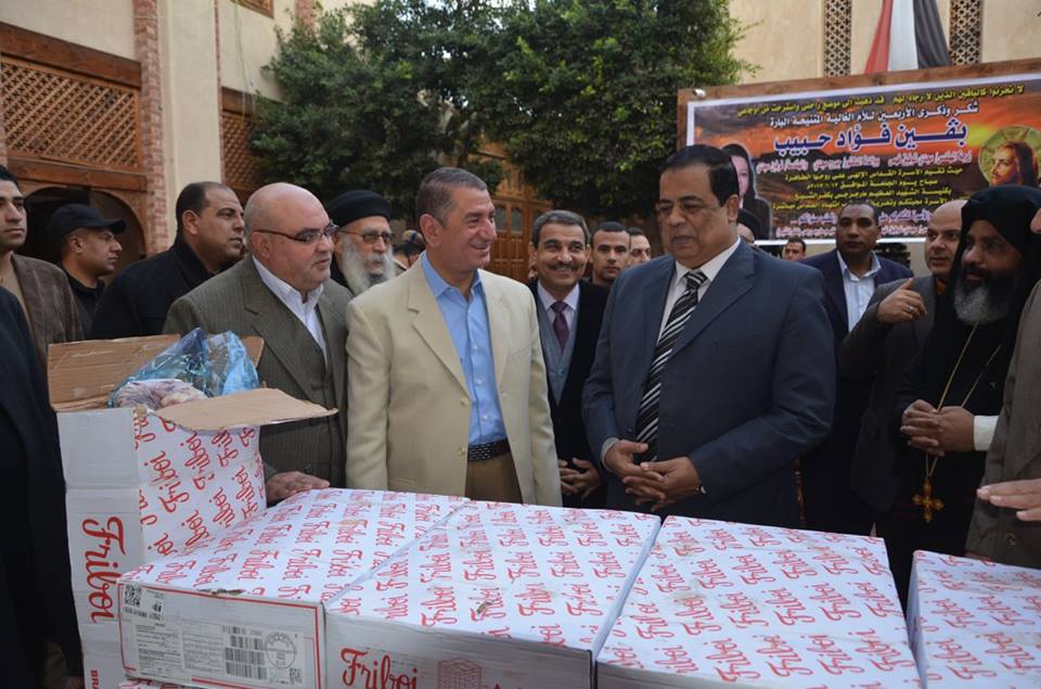  بالفيديو: محافظ كفر الشيخ يوزع الهدايا بكنيسة العذراء بمناسبة عيد الميلاد