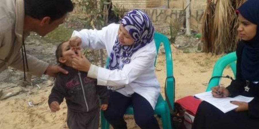  بالصور..  تطعيم نصف مليون طفل ضد شلل الأطفال بكفر الشيخ 