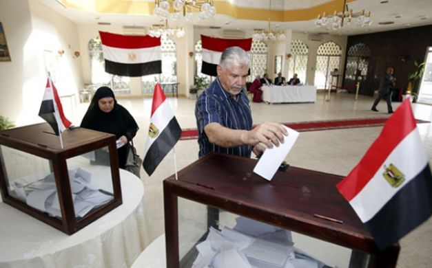  المصريون بالخارج يبدأون التصويت في جولة الإعادة للانتخابات البرلمانية