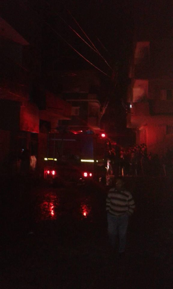  بالصورة .. الحماية المدنية تسيطر على حريق بمنزل فى كفر الشيخ