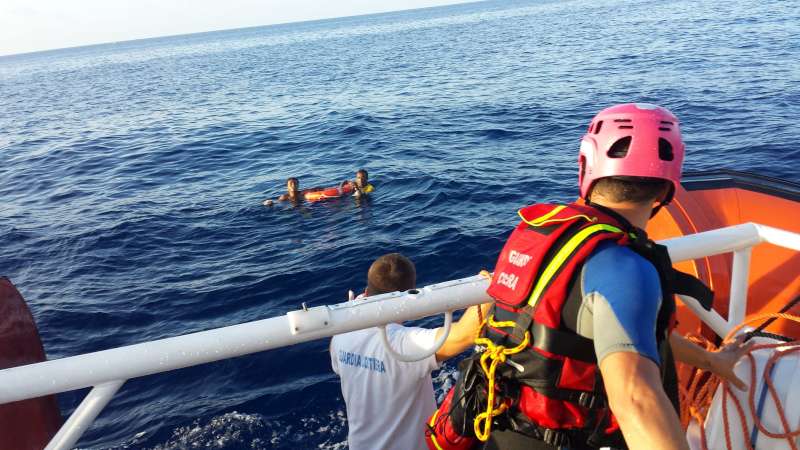  انقاذ فتاة وغرق شاب في مياه البحر المتوسط بكفر الشيخ