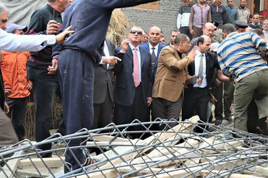  محافظ كفرالشيخ يشرف على إزالة التعديات على الاراضى الزراعية بقرية كفر العرب بدسوق 