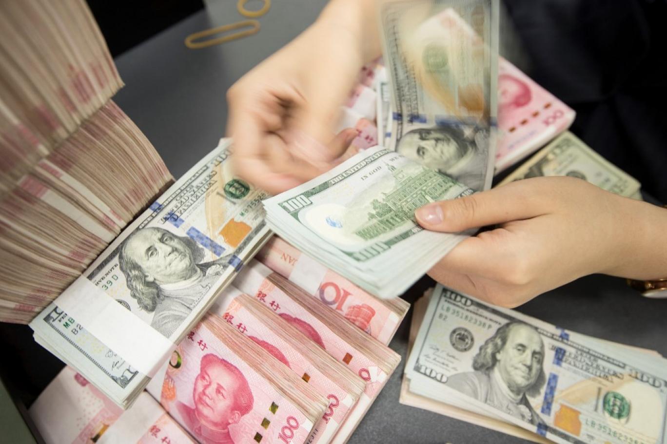  عملة الصين تسجل أعلى صعود يومي أمام الدولار 