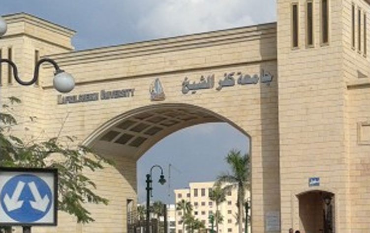  المجلس الطبى العسكرى يوقع الكشف الطبى على الطلبة ذوى الاحتياجات الخاصة بجامعة كفر الشيخ