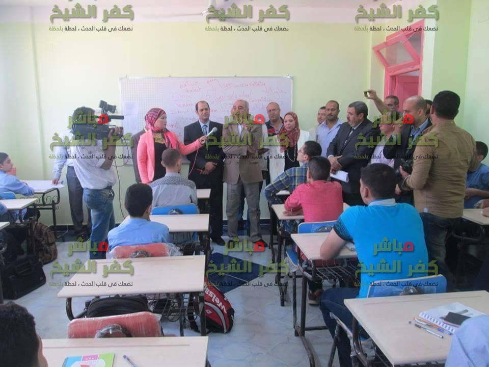  بالصور محافظ كفر الشيخ مع الطلاب بمدرسة المتفوقين في أول يوم دراسي 