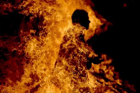  «من الحب ما قتل».. طالب بكفر الشيخ يشعل النار في نفسه بعد فشل علاقتة العاطفية