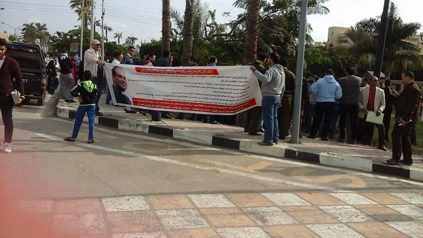  وقفة احتجاجية لحاجزى الوحدات السكنية امام ديوان محافظة كفر الشيخ