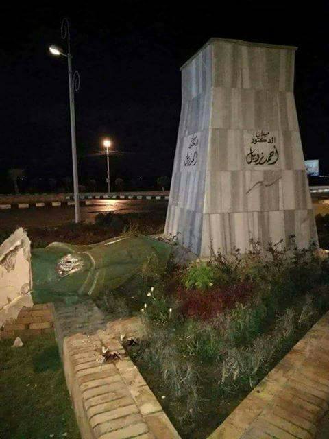  سقوط تمثال زويل في كفر الشيخ والمحافظة ترد 