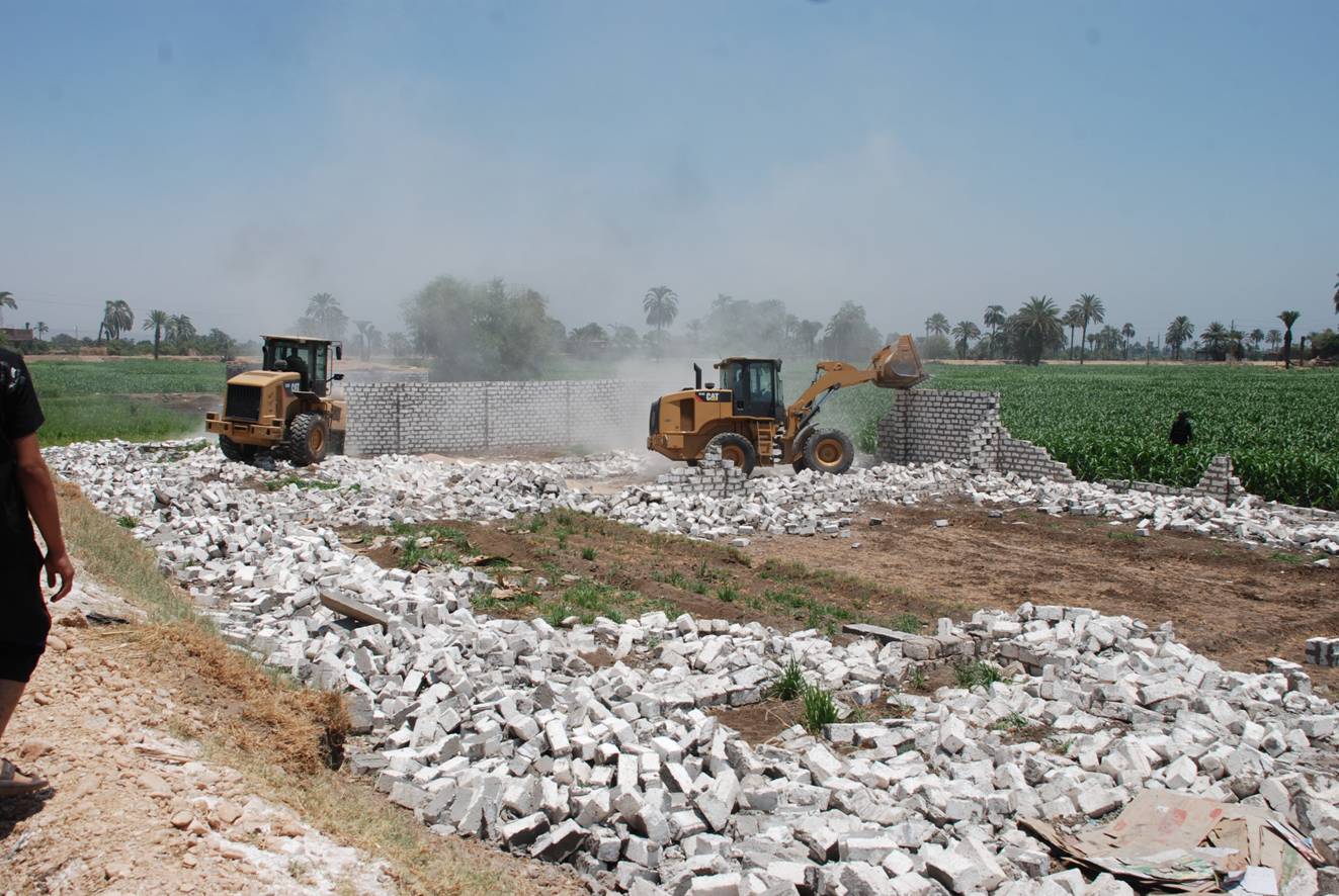  إزالة 4 حالات تعد على الأراضى الزراعية بكفر الشيخ