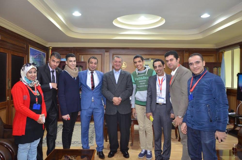  محافظ كفر الشيخ يلتقى بالشباب المخترعين لتبنى تجاربهم