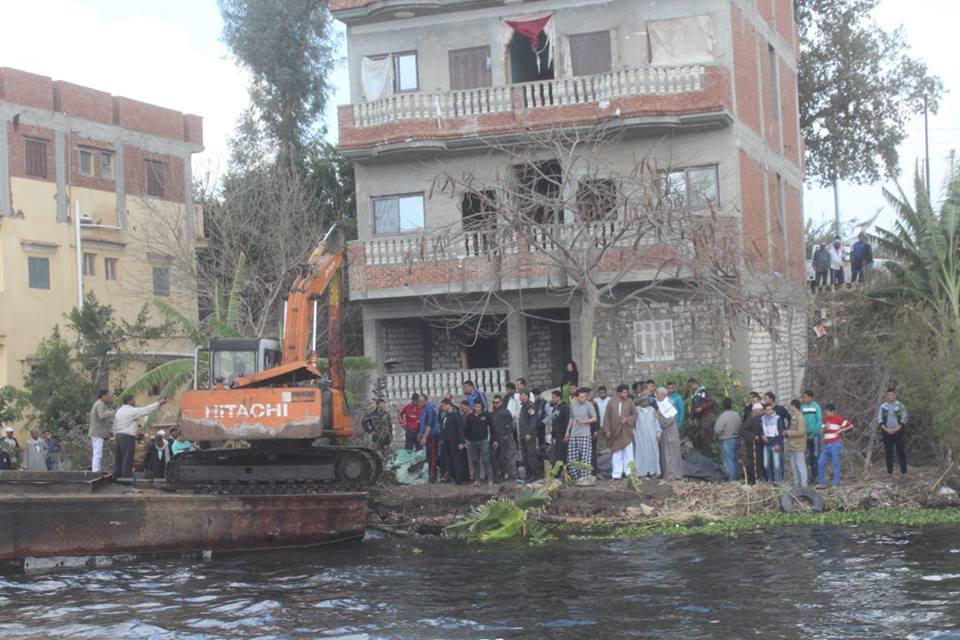  حملة مكبرة لإزالة التعديات على نهر النيل بدسوق 