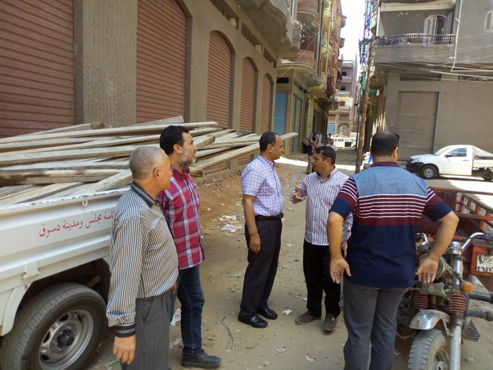   بالصور..مساعد محافظ كفرالشيخ يقود حملة لإزالة أدوار مخالفة  بمدينة دسوق