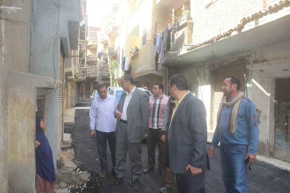  بالصور .. رئيس مدينة دسوق يتابع أعمال رصف الطرق وإحلال وتجديد خطوط الصرف