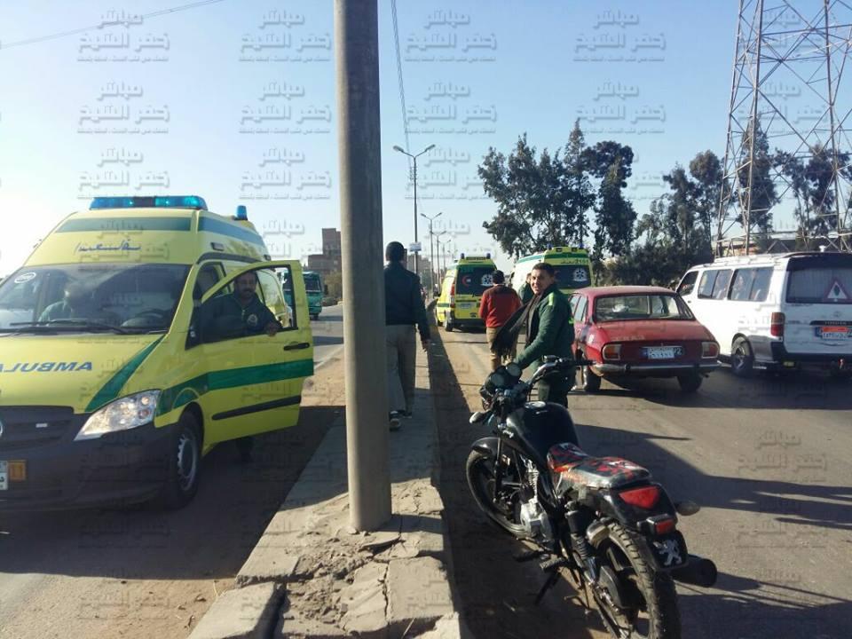  عاجل:بالاسماء إصابة 19 شخصا في حادث تصادم سيارة ميكروباص بتوك توك بكفر الشيخ
