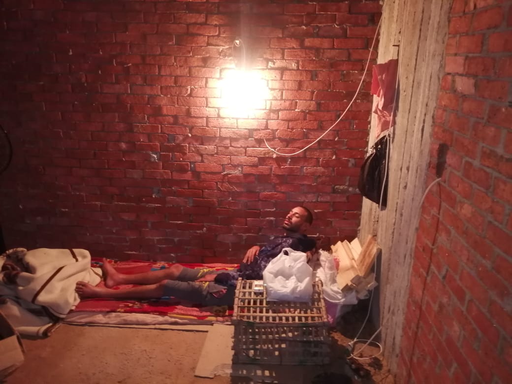  بالفيديو..  نقل مريض الإيدز المشرد بشوارع كفر الشيخ إلى المستشفى  لتلقي العلاج