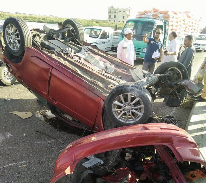  بالصور .. مصرع شخص واصابة 3 فى حادث مروع على الطريق الدولى بكفر الشيخ 