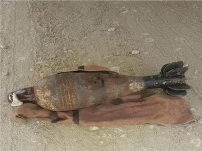  بالصور ..طفل يعثر على «دانة » من مخلفات الحرب بترعة بكفر الشيخ