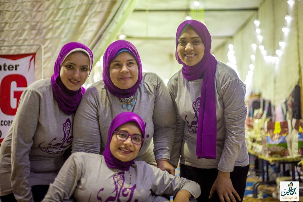  فتيات تعرض ملابس العيد بسعر التكلفة  بكفر الشيخ كمشاركة مجتمعية 