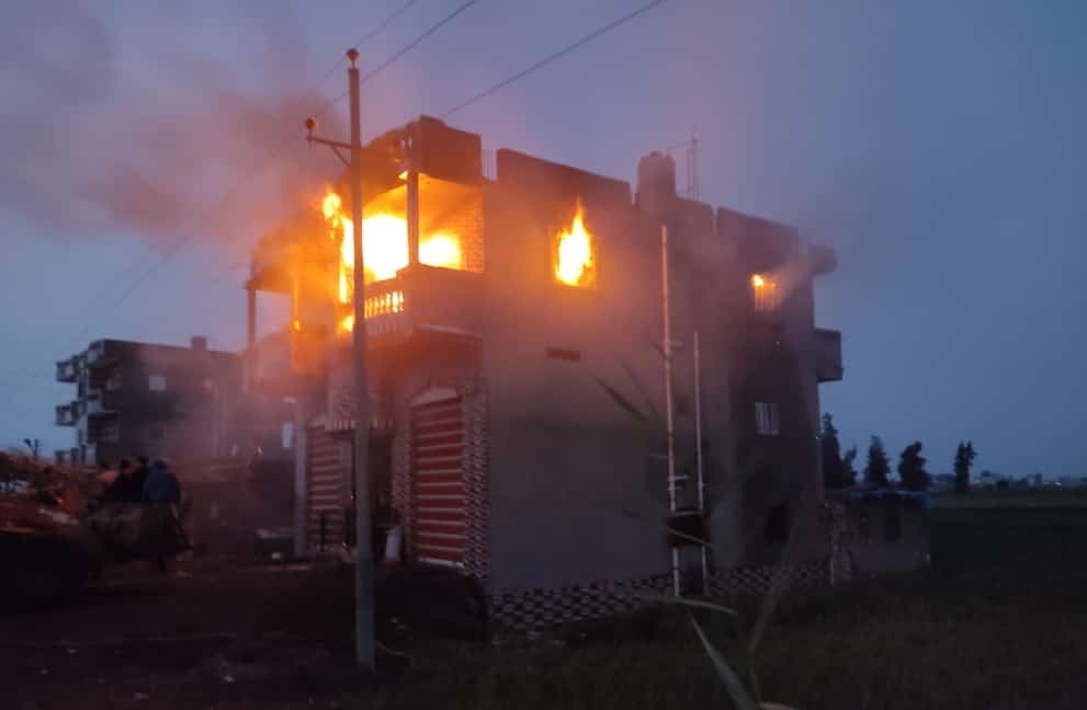  النيران تلتهم محتويات منزل بكفرالشيخ