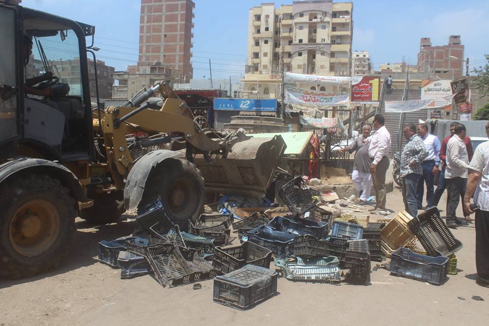  بالصور..حملة لإزالة الإشغالات بمناطق متفرقة بمدينة دسوق