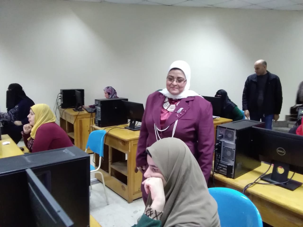  بالصور: لليوم الثاني على التوالي .. استمرار الاختبارات الإلكترونية للمرشحين للوظائف المؤقتة بتعليم كفر الشيخ