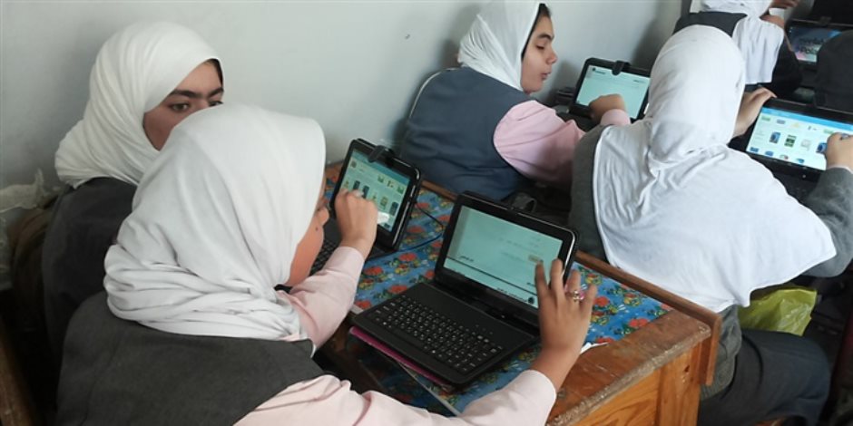  فى اول يوم امتحان  : عطل فى نظام التابلت وضعف شبكة الإنترنت .. يثير غضب طلاب الصف الاول الثانوى بكفر الشيخ