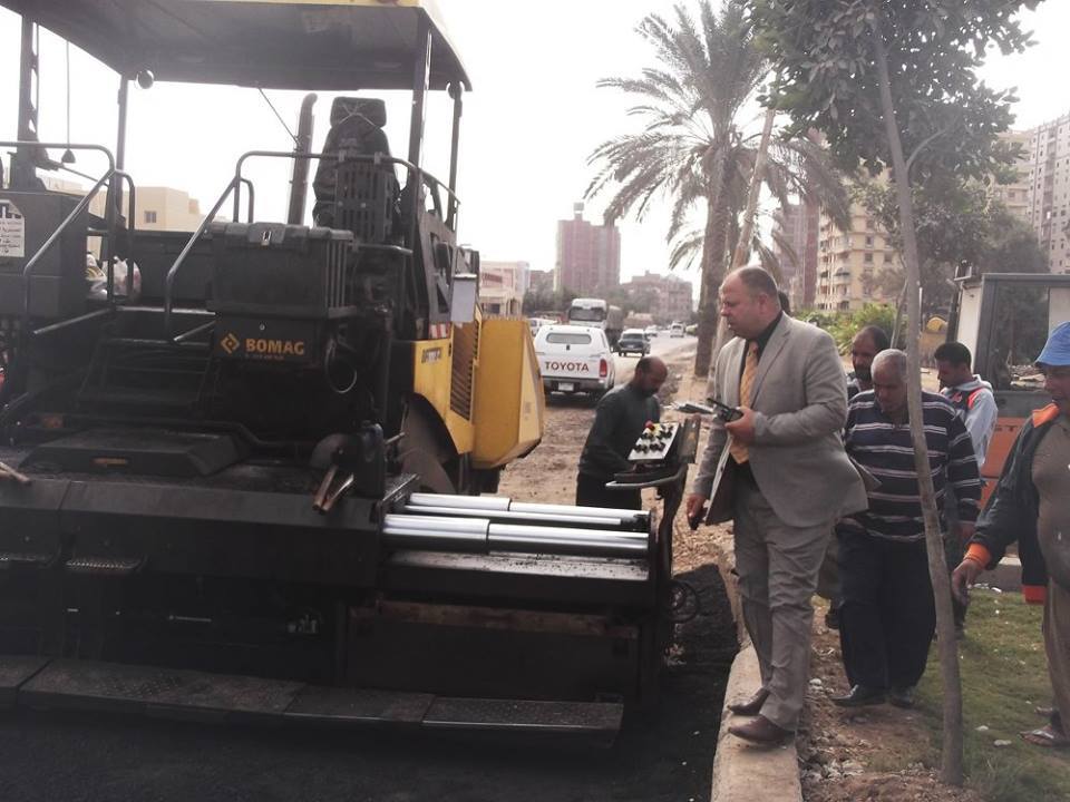 رئيس مدينة كفر الشيخ يتابع بدأ المرحلة الأخيرة من أعمال الرصف بشارع صبري القاضي