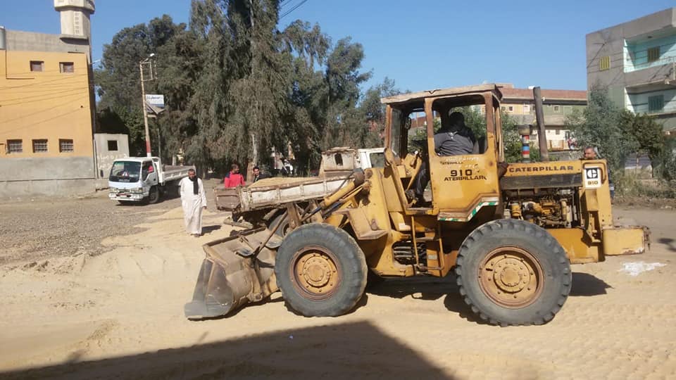  بالصور:  إزالة محجر مخالف داخل الكتلة السكنية فى قرية شباس عمير بقلين