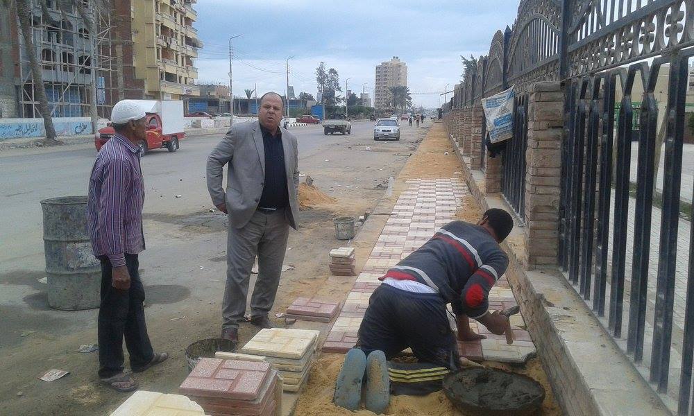  رئيس مدينة كفر الشيخ يتفقد سير أعمال التطوير  في شارع صبري القاضي