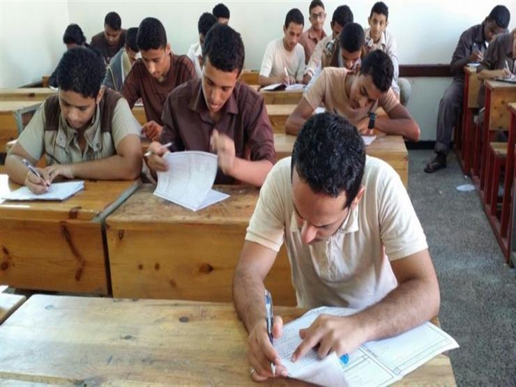  37 ألف و 744 طالباً وطالبة يؤدون الإمتحانات بالدبومات الفنية فى كفر الشيخ