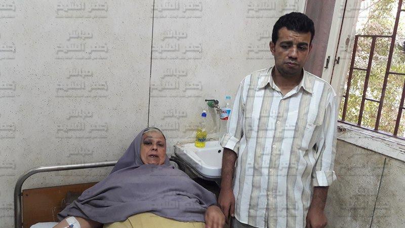  بالصور...سيدة تضرب عن الطعام بمستشفى للاستيلاء على منزلها بكفر الشيخ
