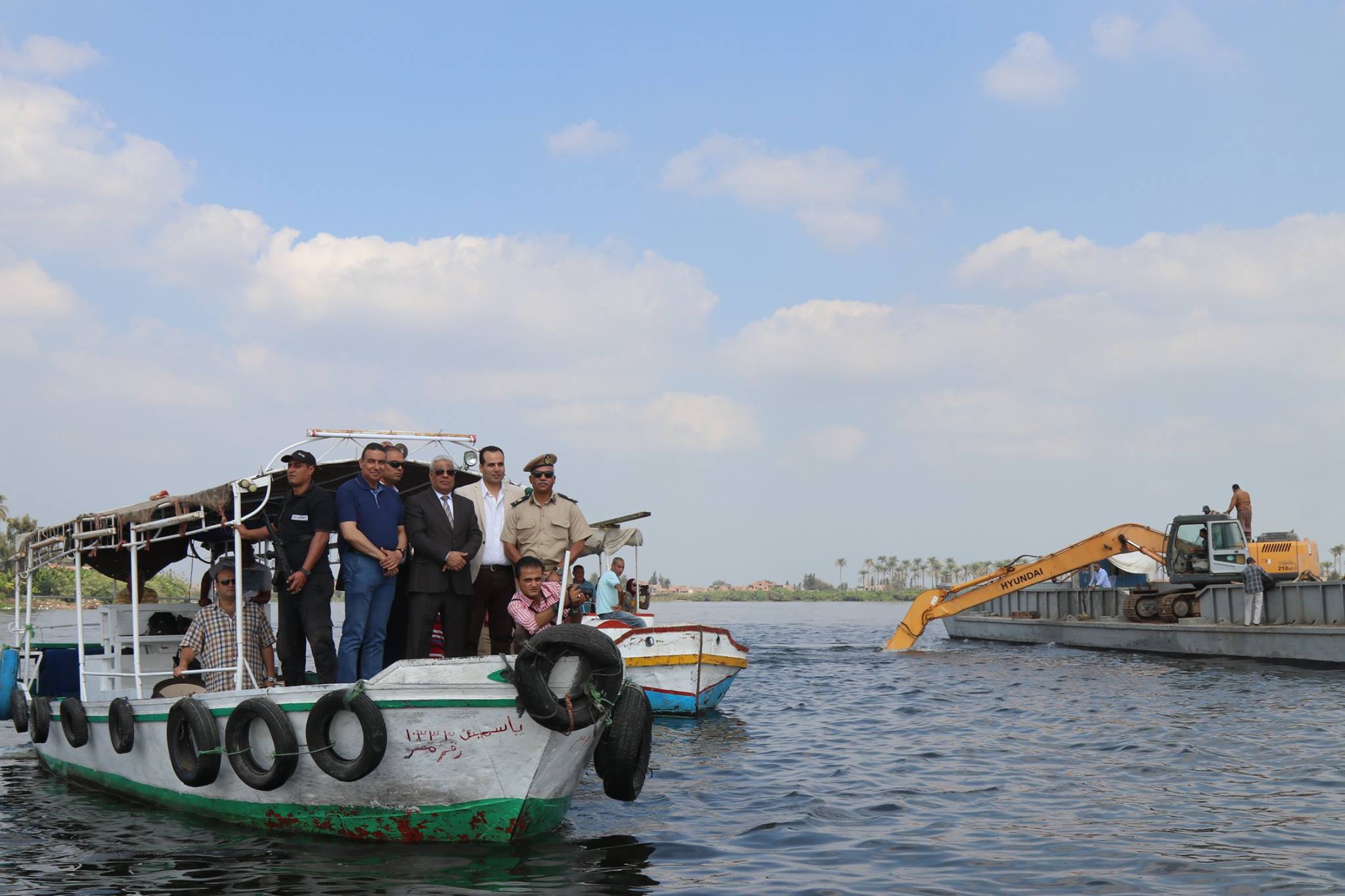  بالصور.. مدير أمن كفر الشيخ يقود حملة مكبرة لإزالة الأقفاص السمكية من نهر النيل