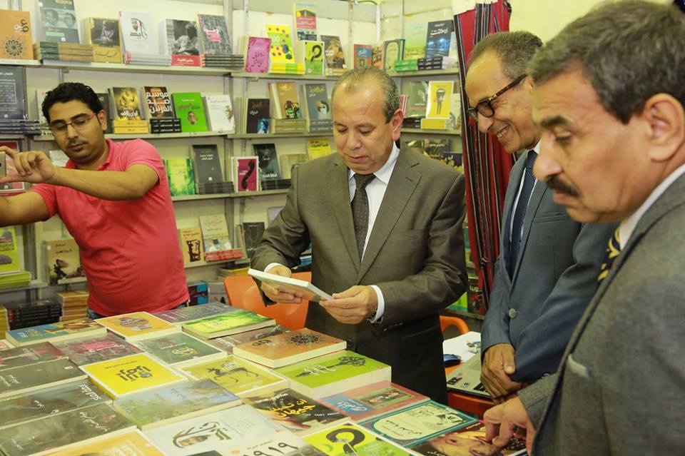  محافظ كفر الشيخ يتابع فعاليات المعرض الثانى للكتاب ويدعو لزيارته