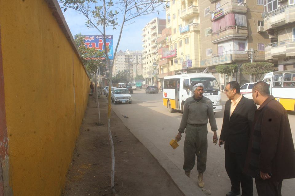  رئيس مدينة دسوق يتابع حملة النظافة والتجميل بالمدينة