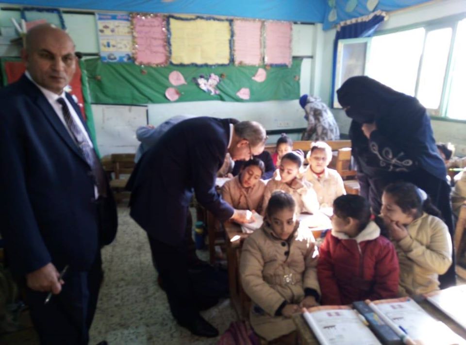  بالصور: محافظ كفرالشيخ يفاجئ بزيارته مدرسة القنطرة البيضاء الابتدائية القديمة 