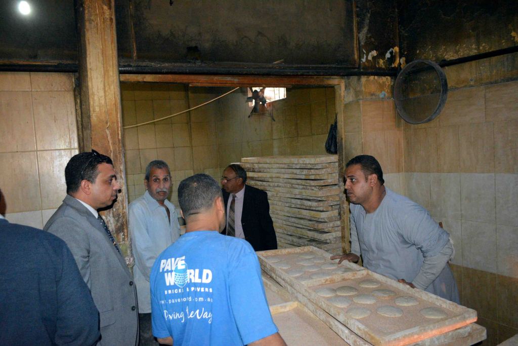  تحرير ٣ تقارير وسحب ٥ عينات خبز ودقيق من المخابز المخالفة بمركز دسوق
