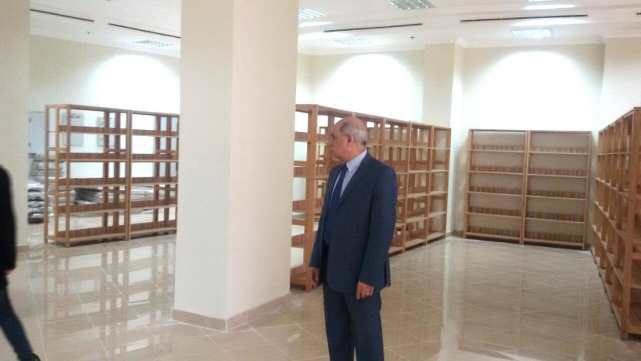 رئيس جامعة كفر الشيخ يتابع تجهيزات المكتبة المركزية